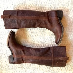 "Lucky Brand" leather boot size 8 in new condition